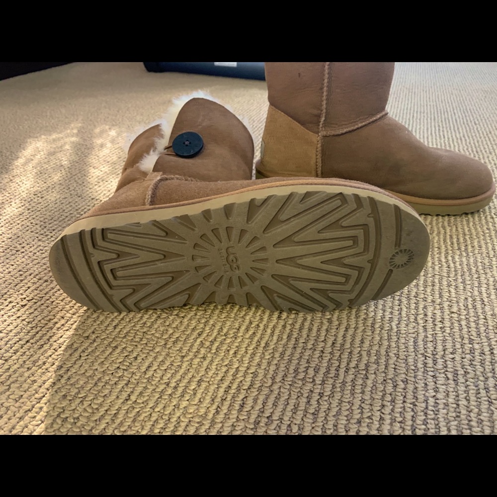 Chestnut UGG boot